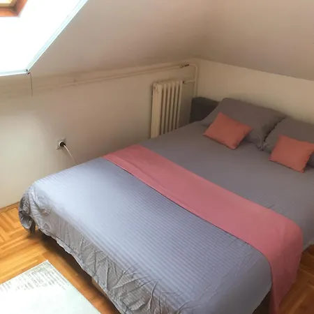 Nikolina Apartment *